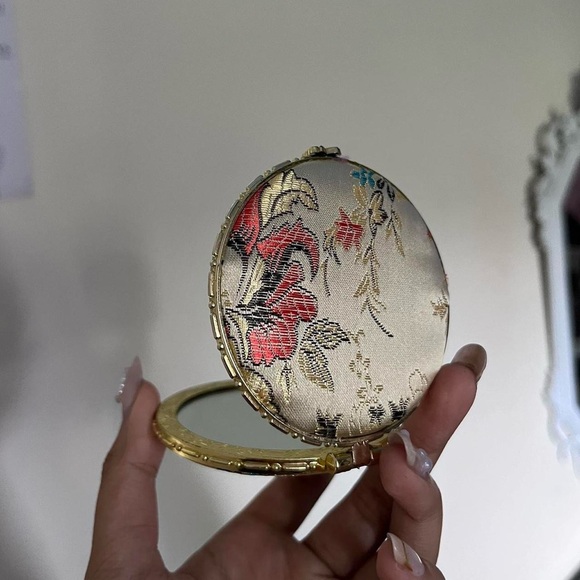 Ornamented Chinese Compact Mirror - Picture 1 of 5